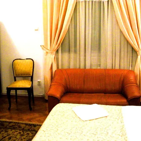 Piata Lahovari Boutique Bed & Breakfast