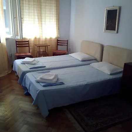 Piata Lahovari Boutique Bed & Breakfast
