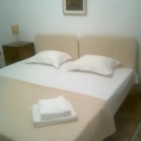 Piata Lahovari Boutique *