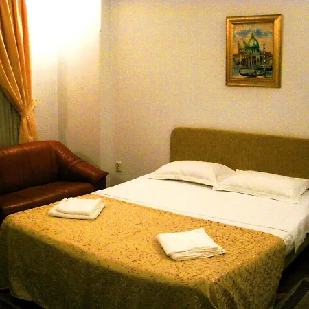 Piata Lahovari Boutique Bucureşti