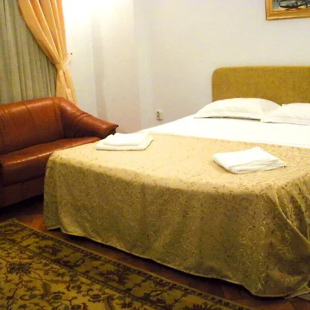 Piata Lahovari Boutique B&B