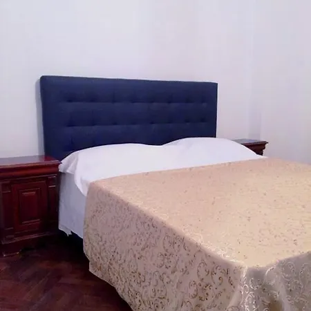 Piata Lahovari Boutique Bucureşti