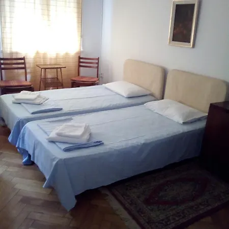 Piata Lahovari Boutique B&B Bucureşti